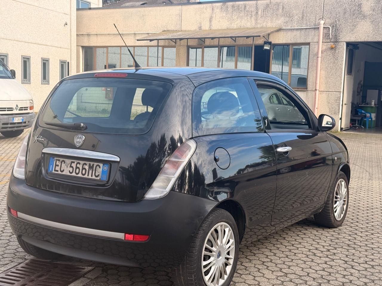 Lancia Ypsilon 1.3 MJT 75 CV Platino