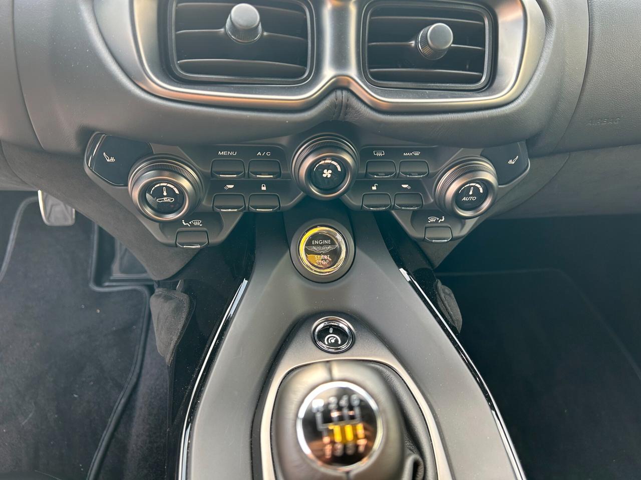 Aston Martin Vantage Coupé Manual