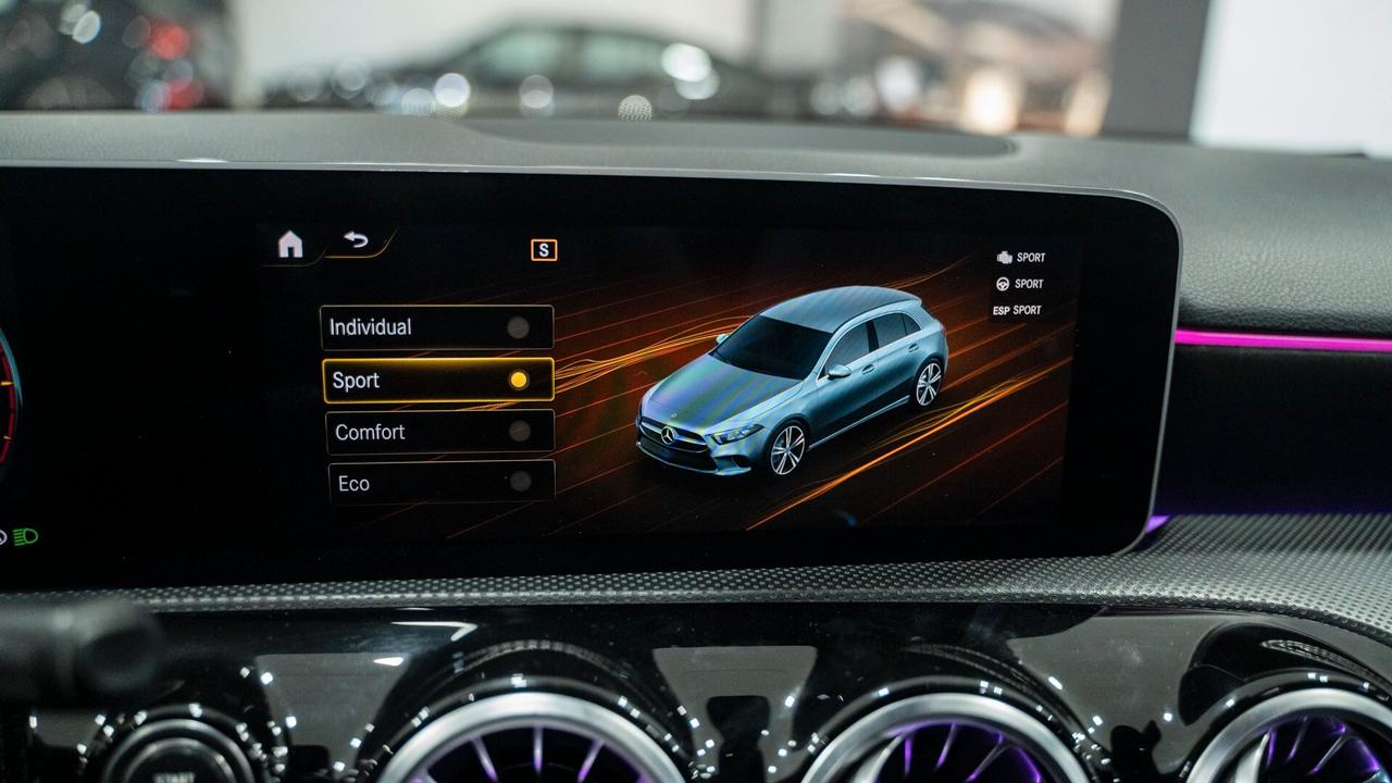 Mercedes-benz A 180 D PREMIUM PLUS AMG TETTO PACK LUCI MULTIBEAM FULL OPTIONAL