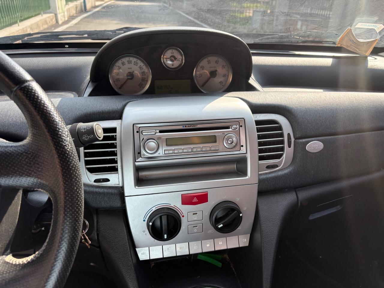 Lancia Ypsilon 1.3 MJT 90 CV Platino