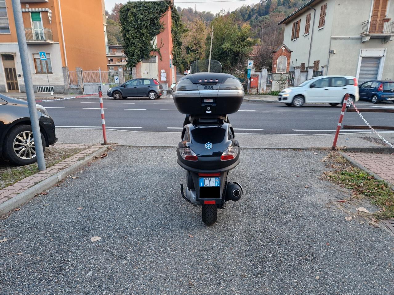 Piaggio MP3 due ruote anteriori, bauletto parabrezza