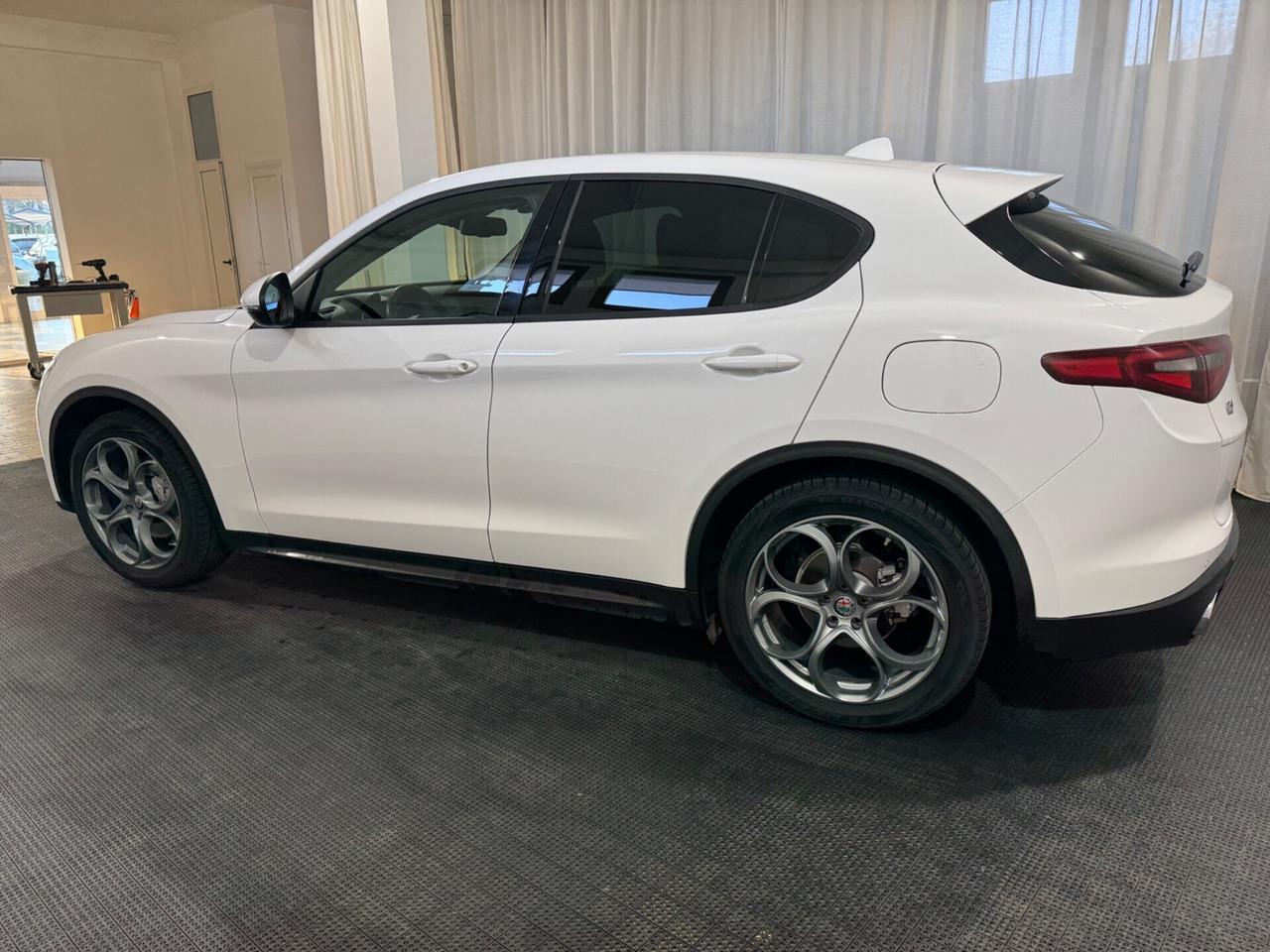 Alfa Romeo Stelvio 2.2 Turbodiesel 190 CV AT8 Q4 Business