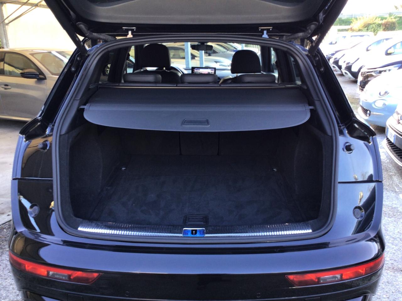 Audi Q5 40 TDI 204 CV Quattro Identity Black