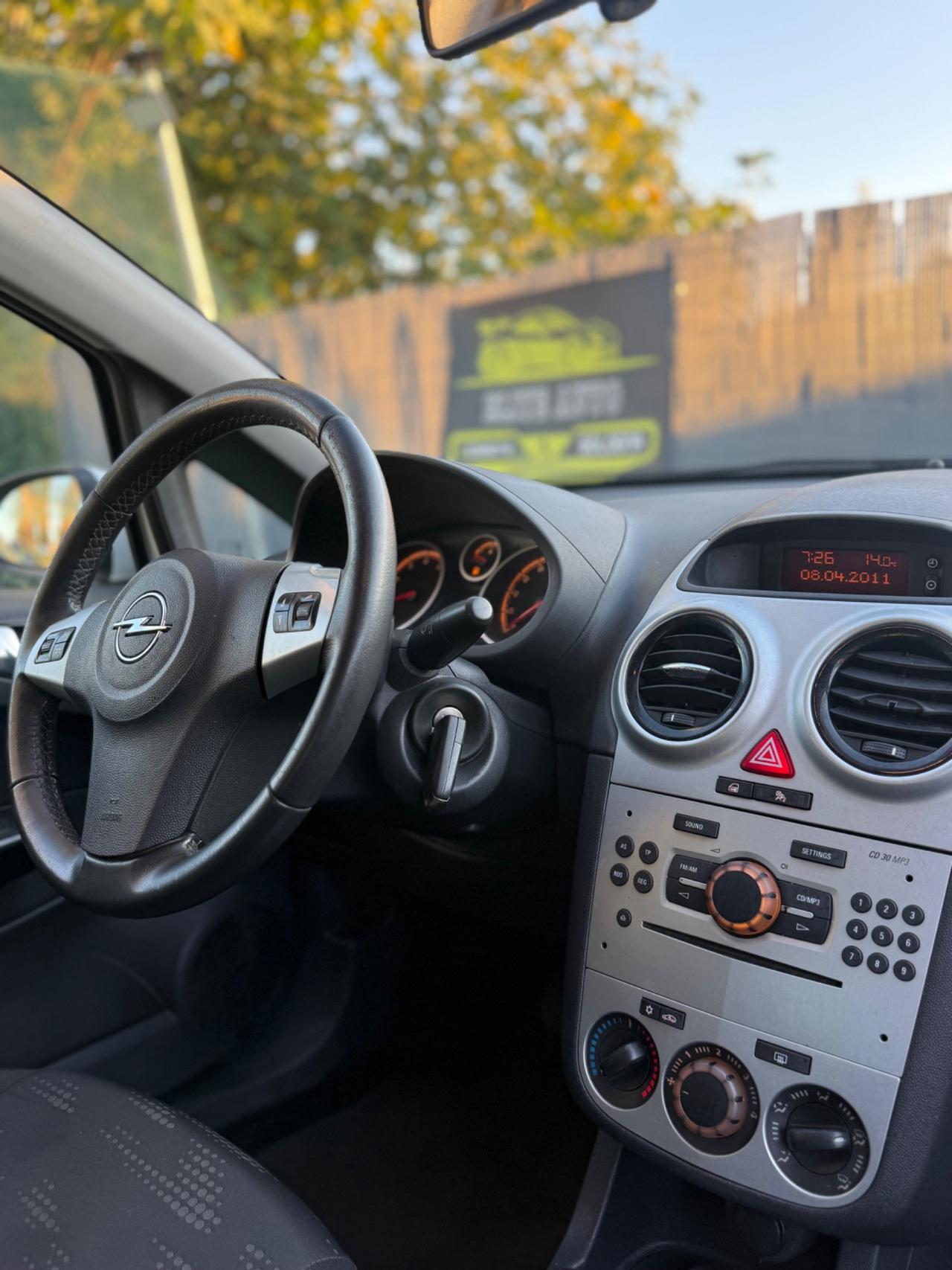 Opel CORSA 1.2 BENZINA AUTOMATICA NEOPATENTATI