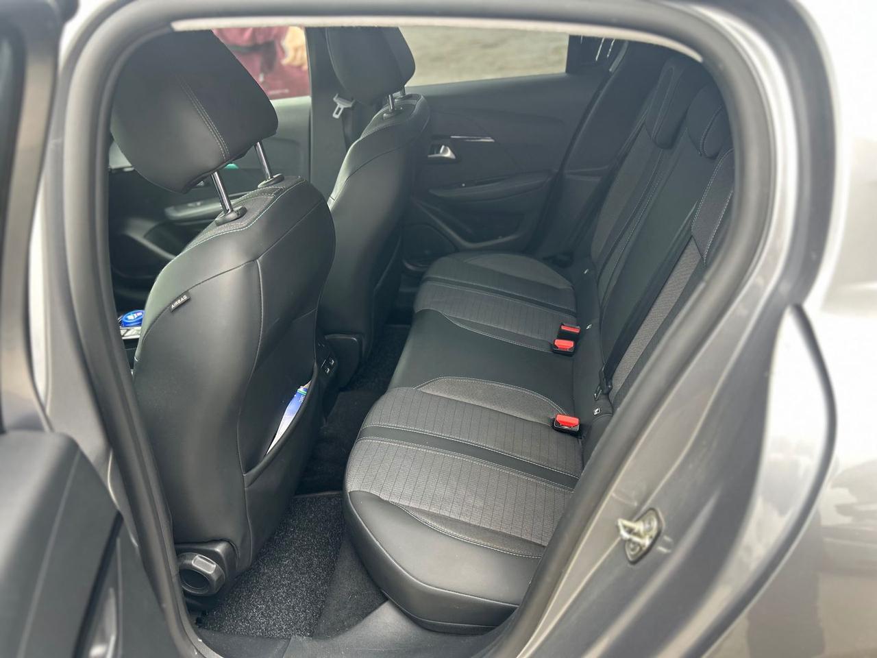 Peugeot 208 Allure e-208 #9540