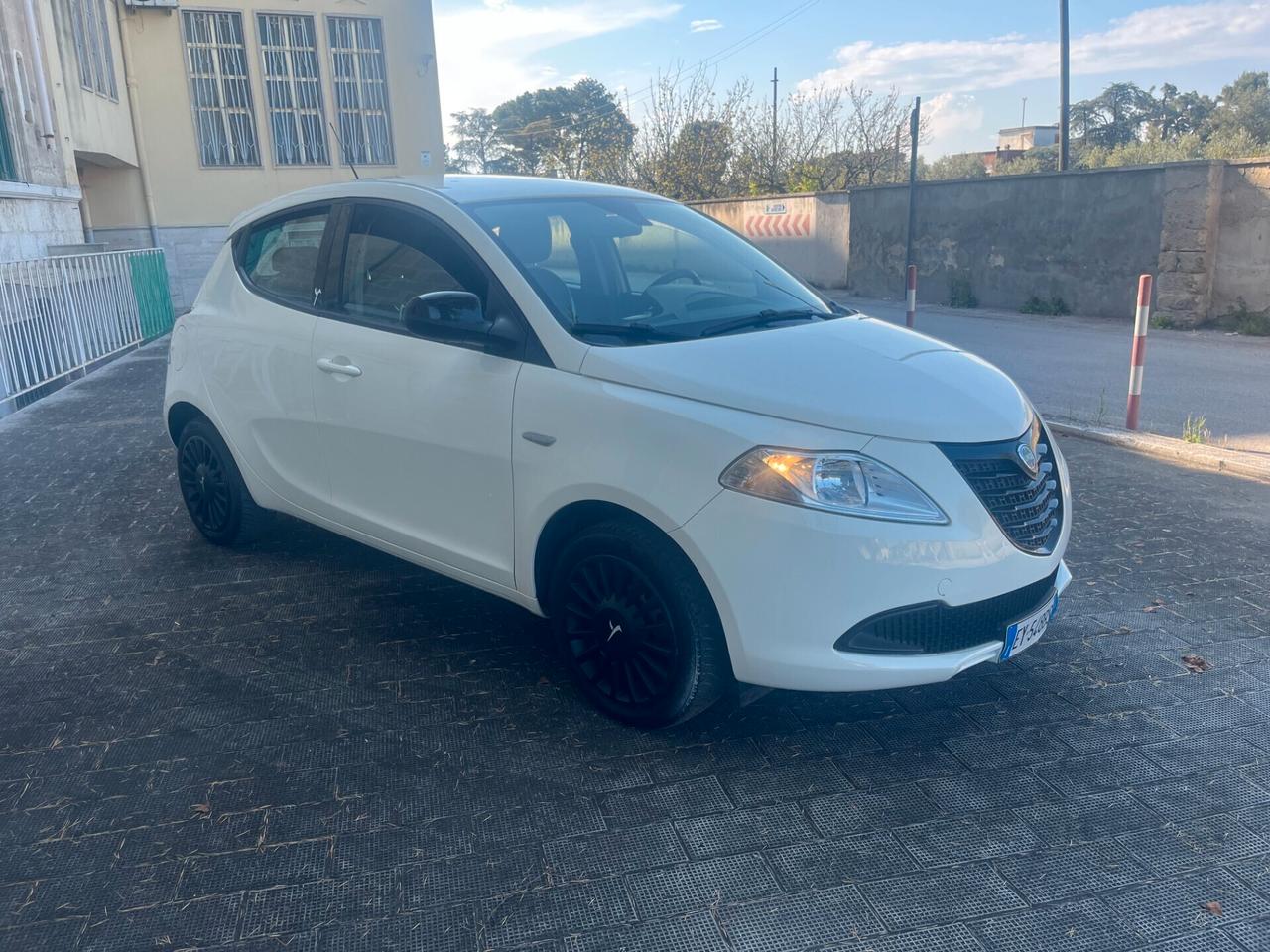 Lancia Ypsilon 1.2 69 CV 5 porte X NeoPatentati