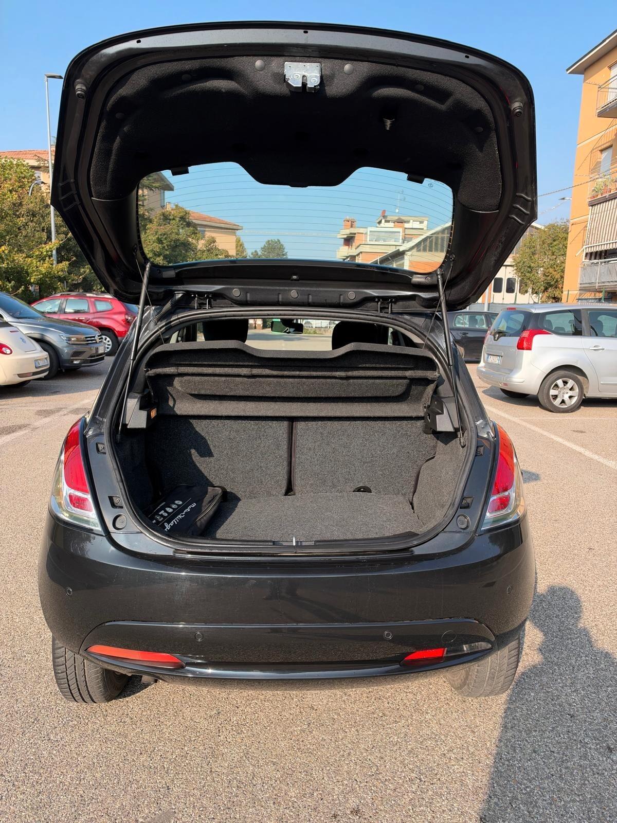 Lancia Ypsilon 0.9 Metano - NEOPATENTATI - 12 MESI DI GARANZIA -