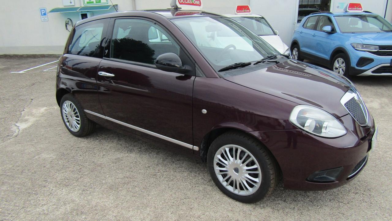 Lancia Ypsilon 1.3 MJT 75 CV Platino