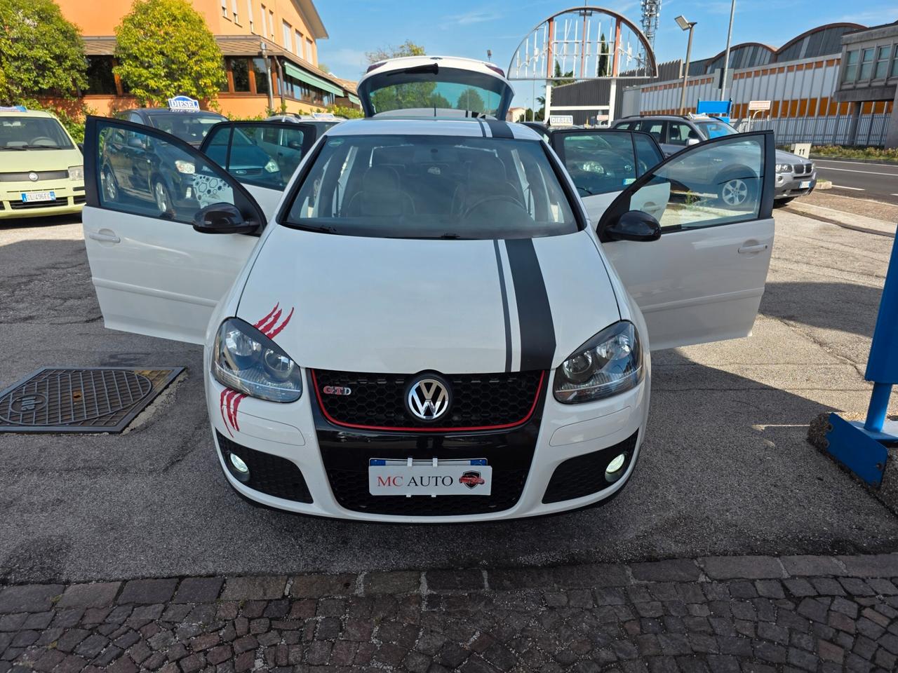 Volkswagen Golf GTD anno 2008 con 313.500 Motore sost