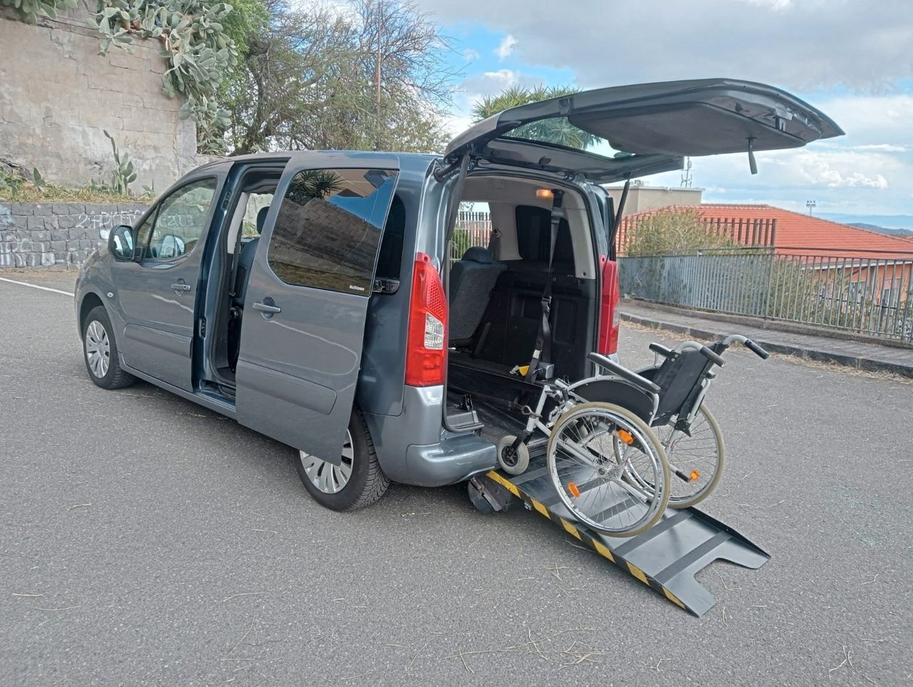 Citroen Berlingo ribassato rampa disabili