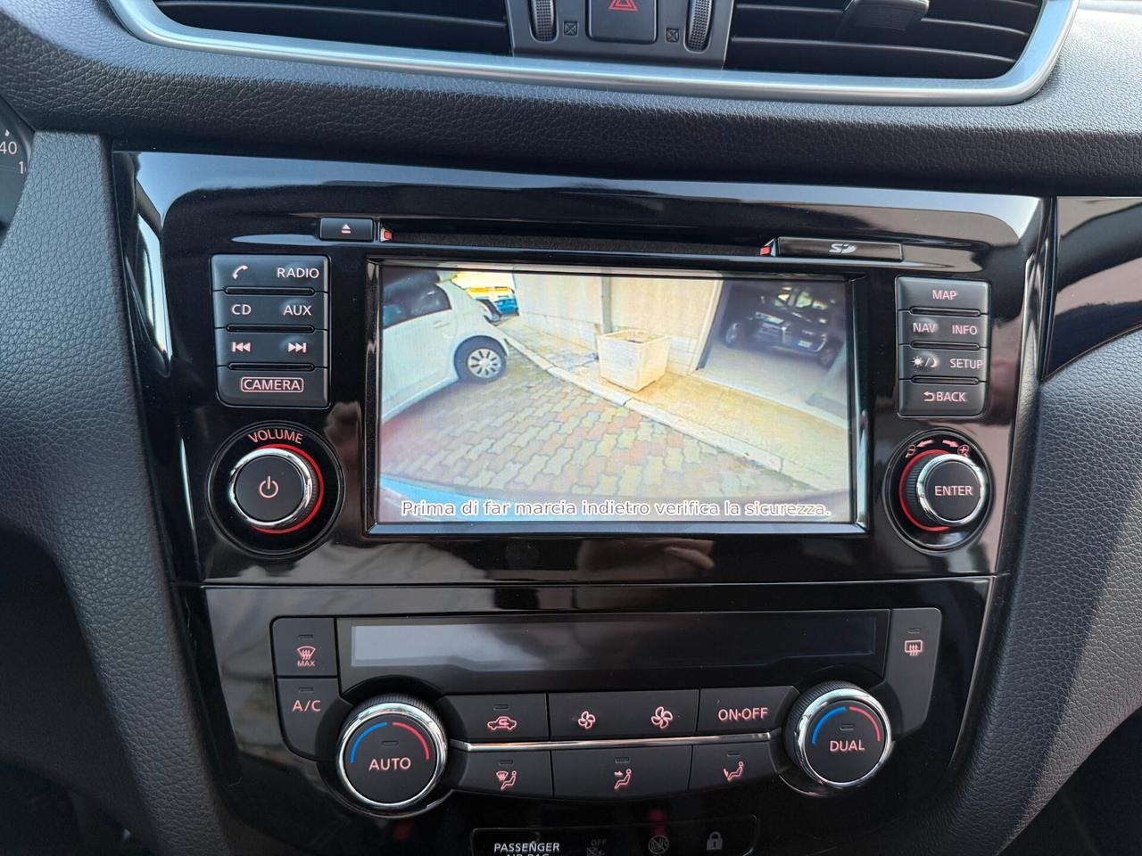 Nissan Qashqai 1.5 dCi Business RetroCam Navi Led
