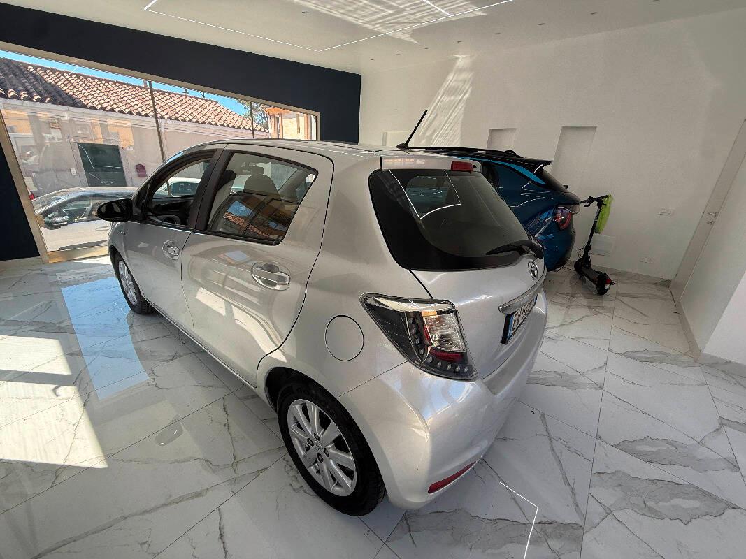 Toyota Yaris TOYOTA YARIS 1.5h Lounge 5p HYBRID