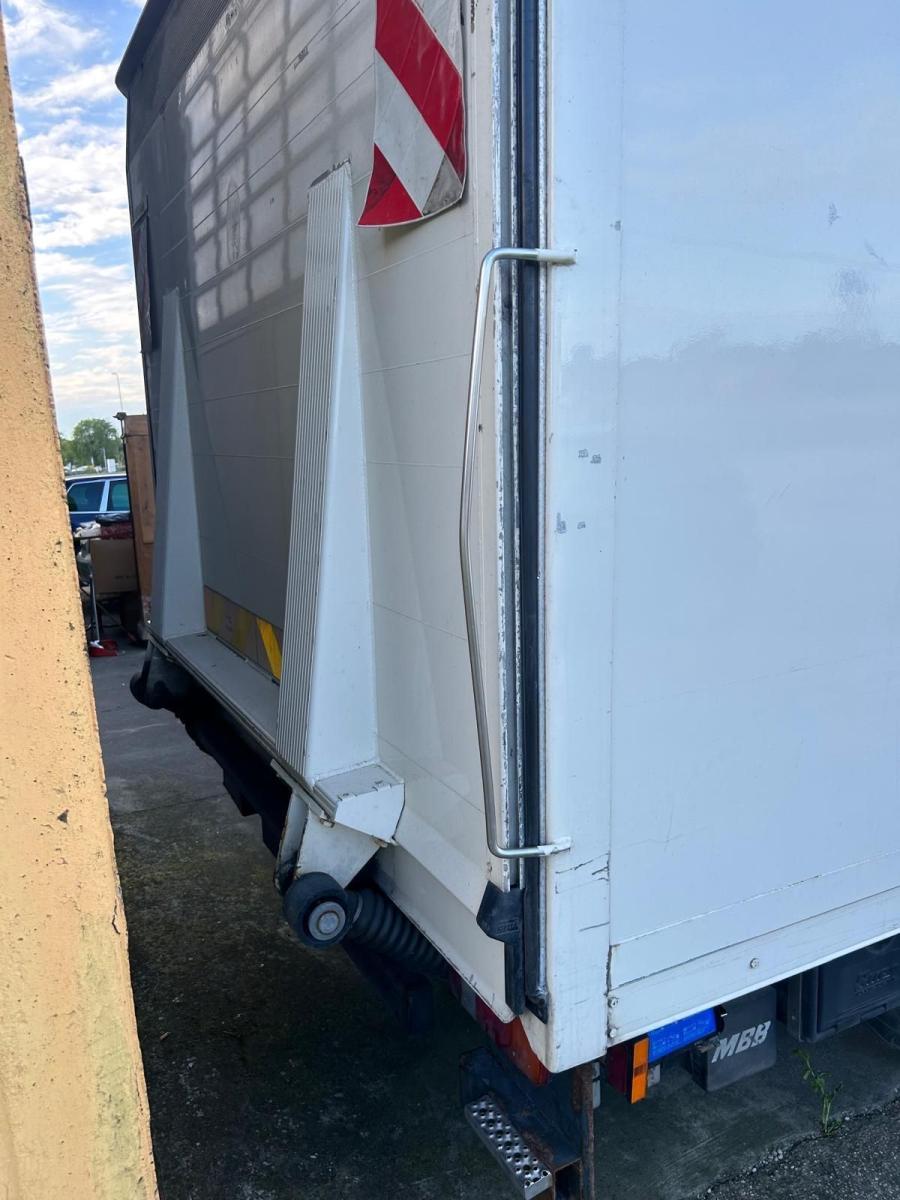 MERCEDES-BENZ ATEGO 818