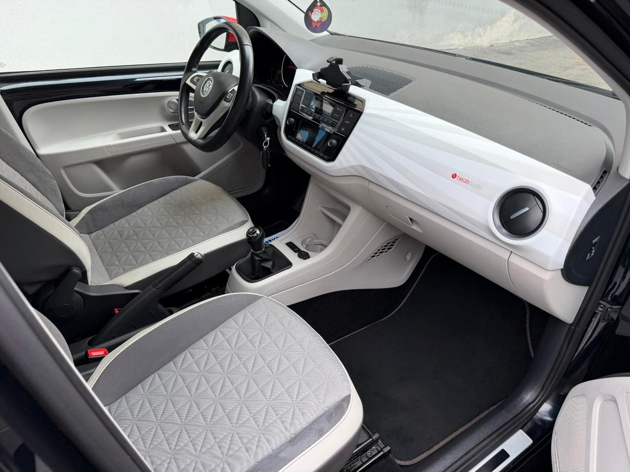 Volkswagen up! 1.0 5p. EVO beats BlueMotion Technology