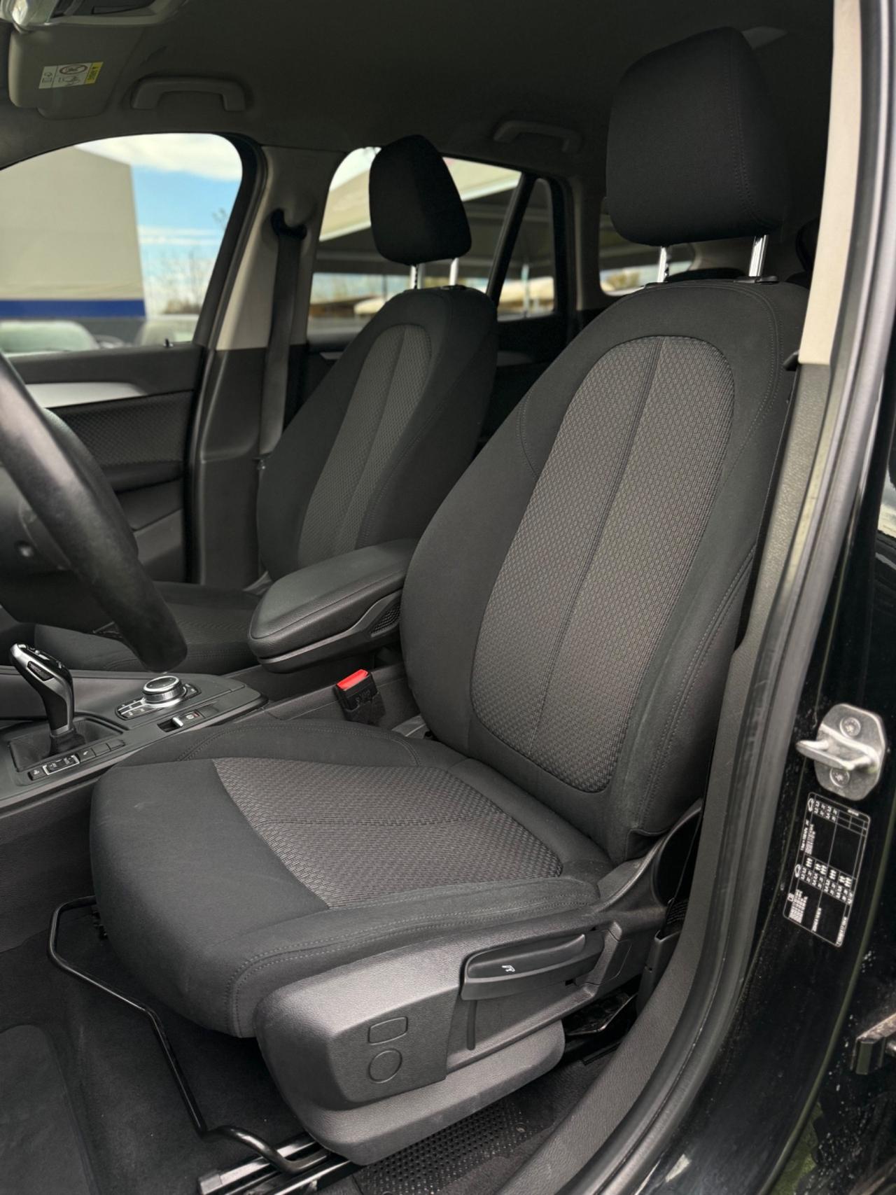 Bmw X1 sDrive18d xLine TOTAL BLACK