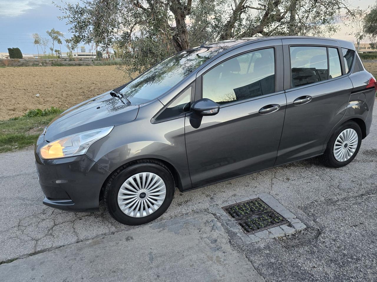 Ford B-Max 1.5 TDCi 75 CV . 2017 .GARANZIA
