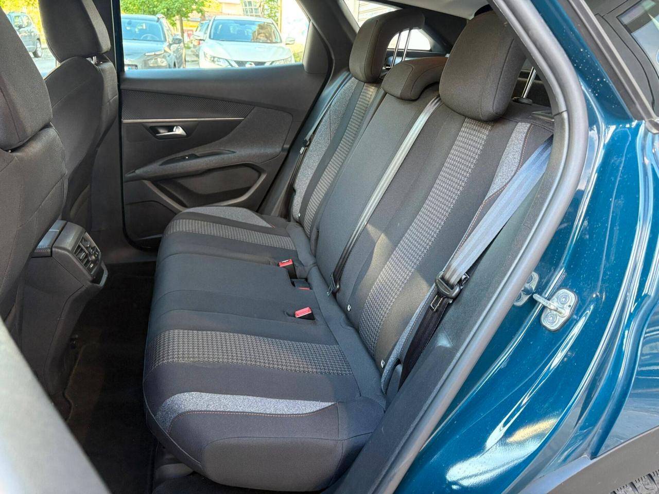 Peugeot 3008 1.5 Business 130cv - 2022