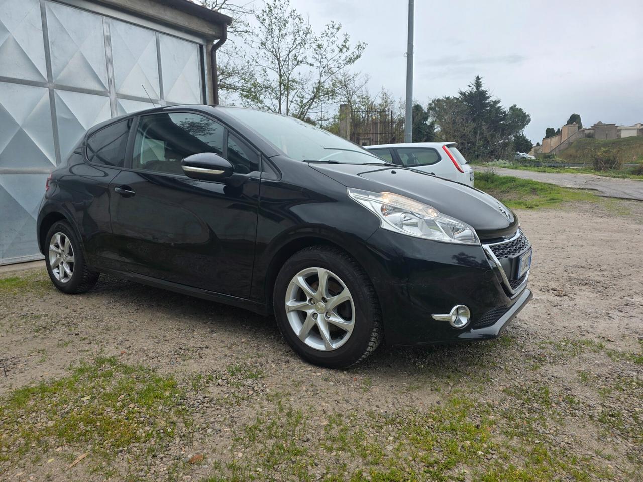 Peugeot 208 1.4 HDi 68 CV 3 porte Allure