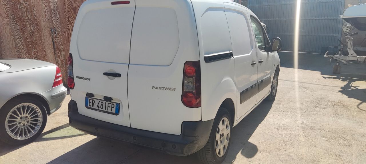 Peugeot Partner 2013 photo 2