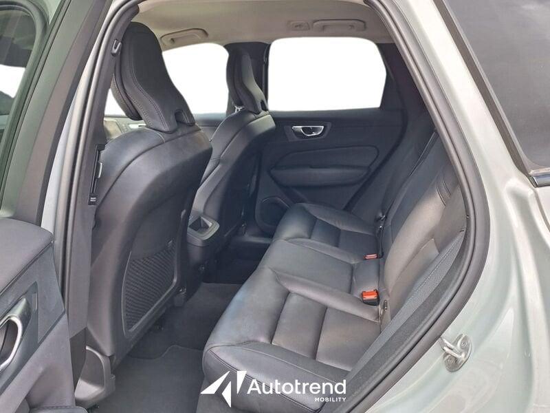 Volvo XC60 B4 197+12 CV Automatica Mild Hybrid Plus Dark