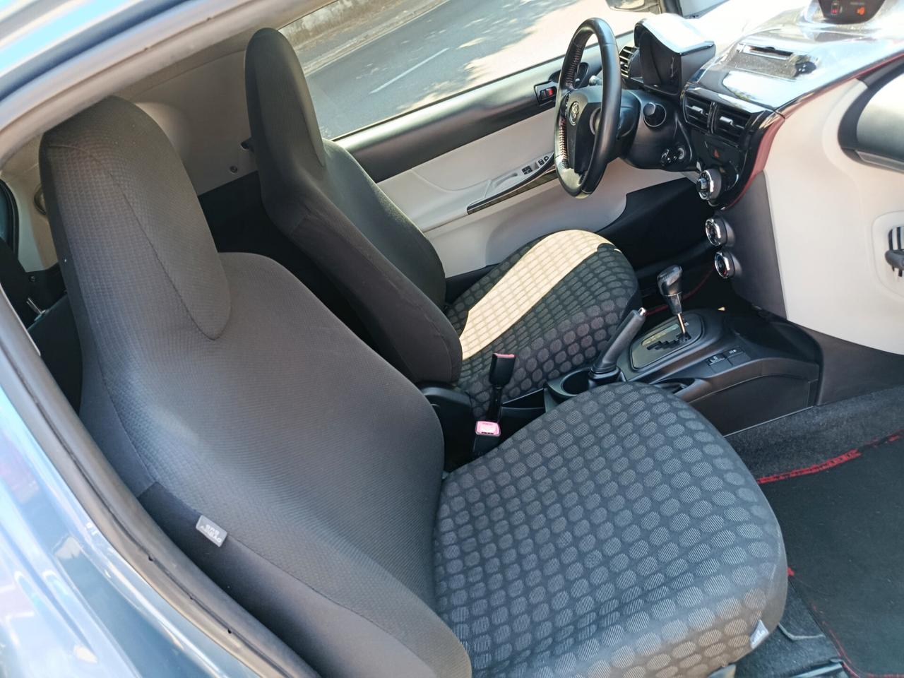 Toyota iQ 1.0 CVT Trend