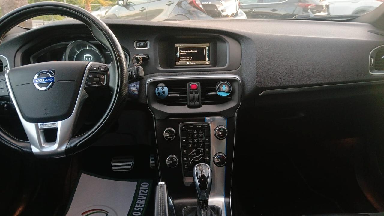 Volvo V40 D2 1.6 Powershift R-design Momentum