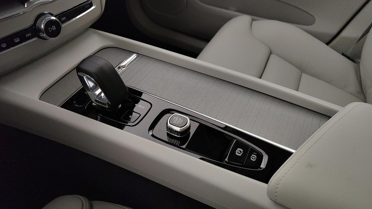 VOLVO XC60 2.0 t6 phev Plus Dark awd auto