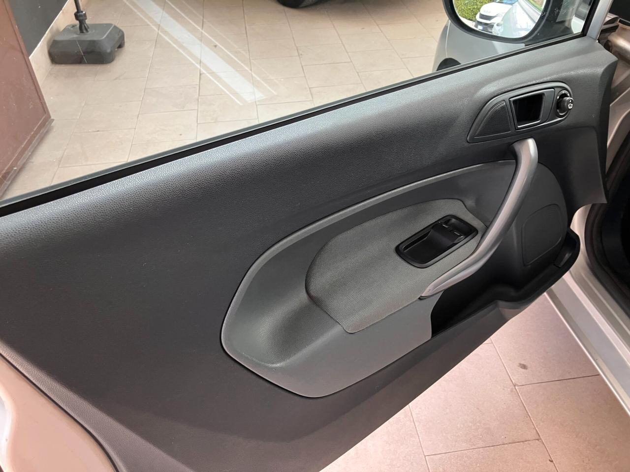 Ford Fiesta 1.2 16V 60CV 3p. Titanium NEOPATENTATI