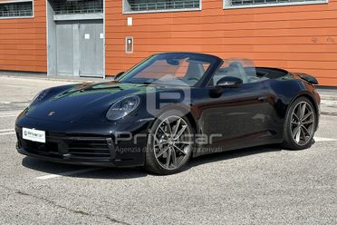 PORSCHE 911 Carrera 4 Cabriolet