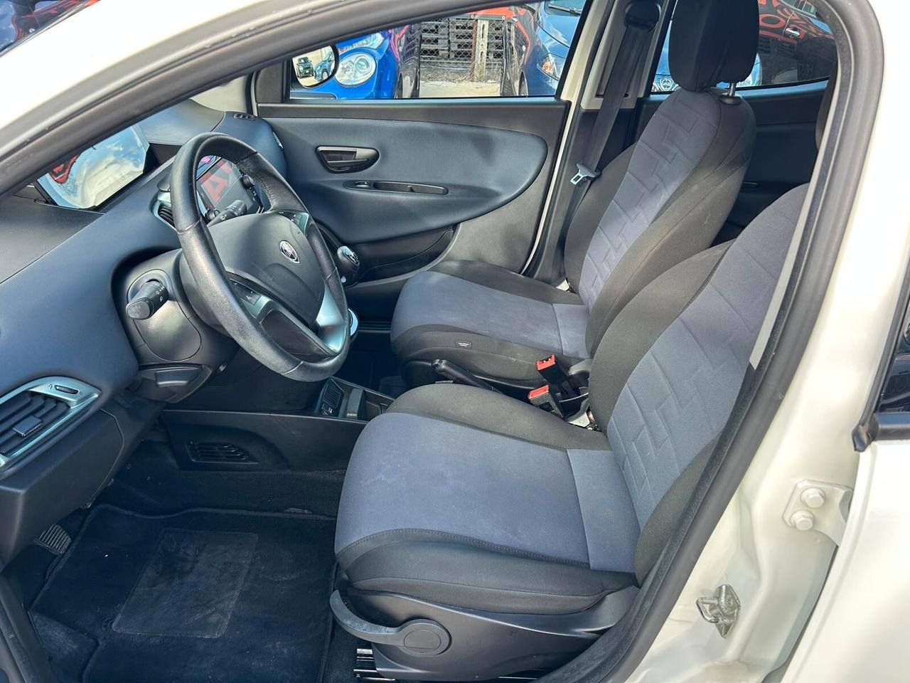 Lancia Ypsilon 1.0 FireFly 5 porte S&S Hybrid Gold