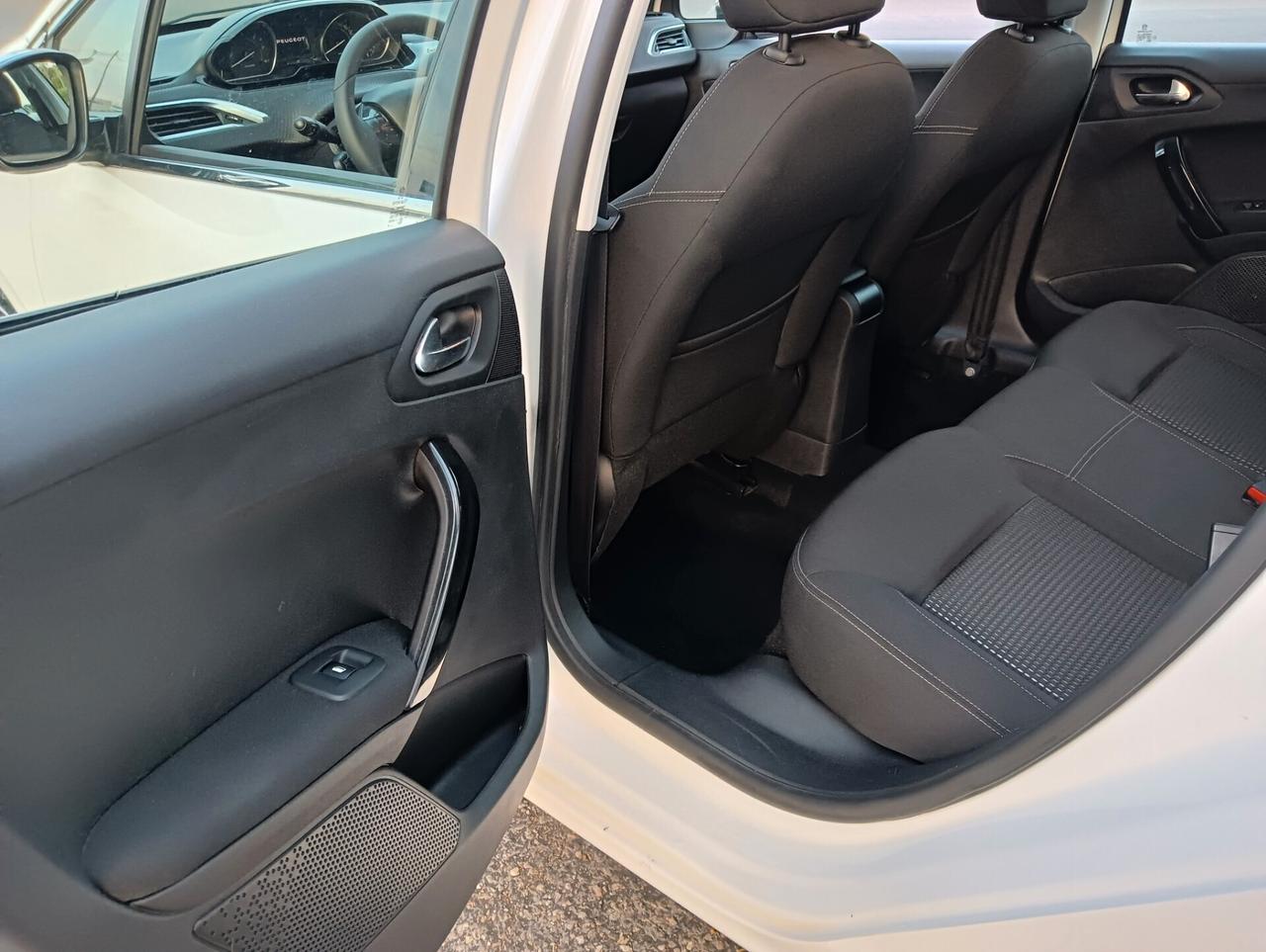 Peugeot 208 BlueHDi 100 5 porte Allure