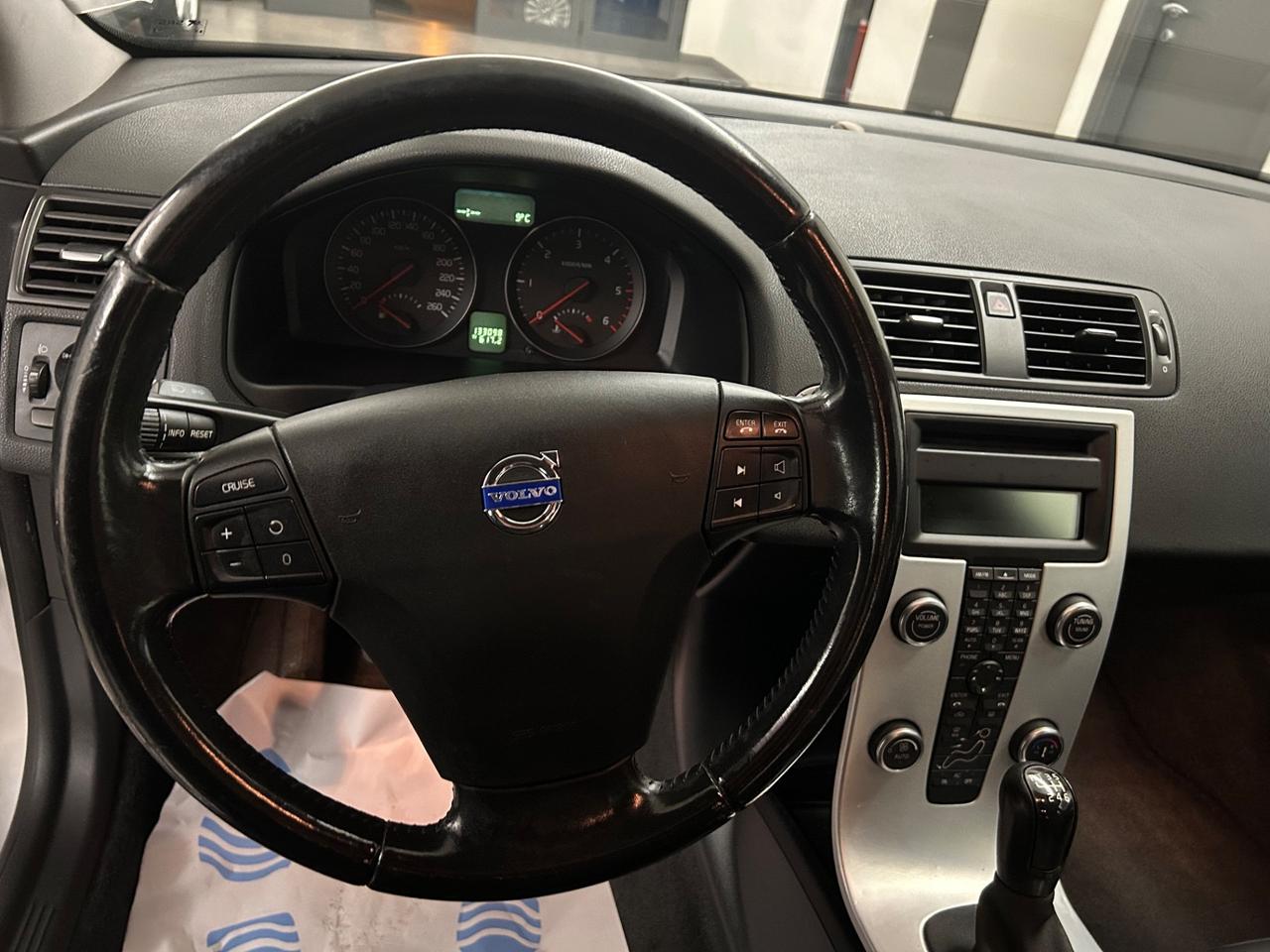 Volvo V50 D2 R-design