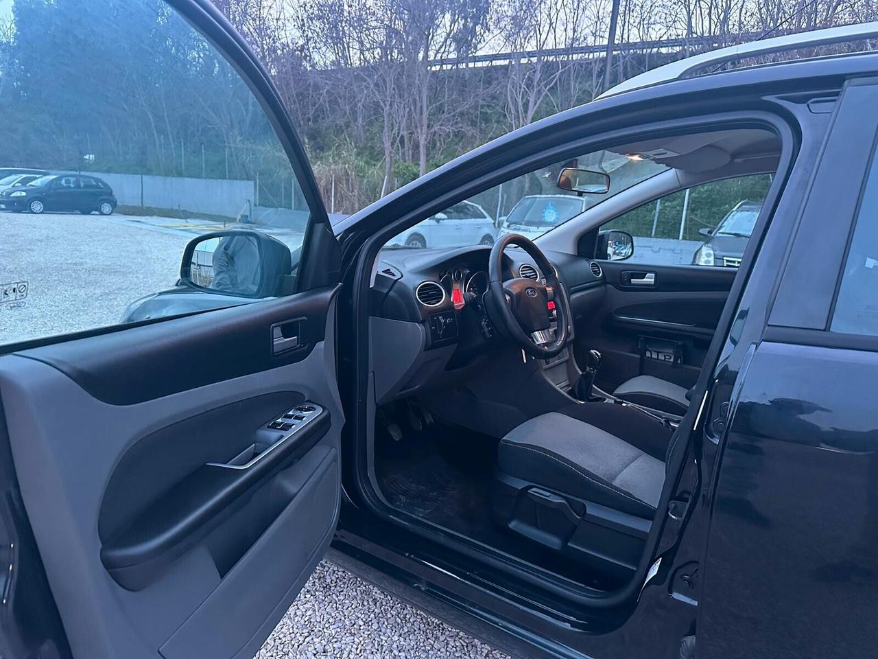 Ford Focus 1.6 (115CV) 5p. Bz.- GPL Titanium