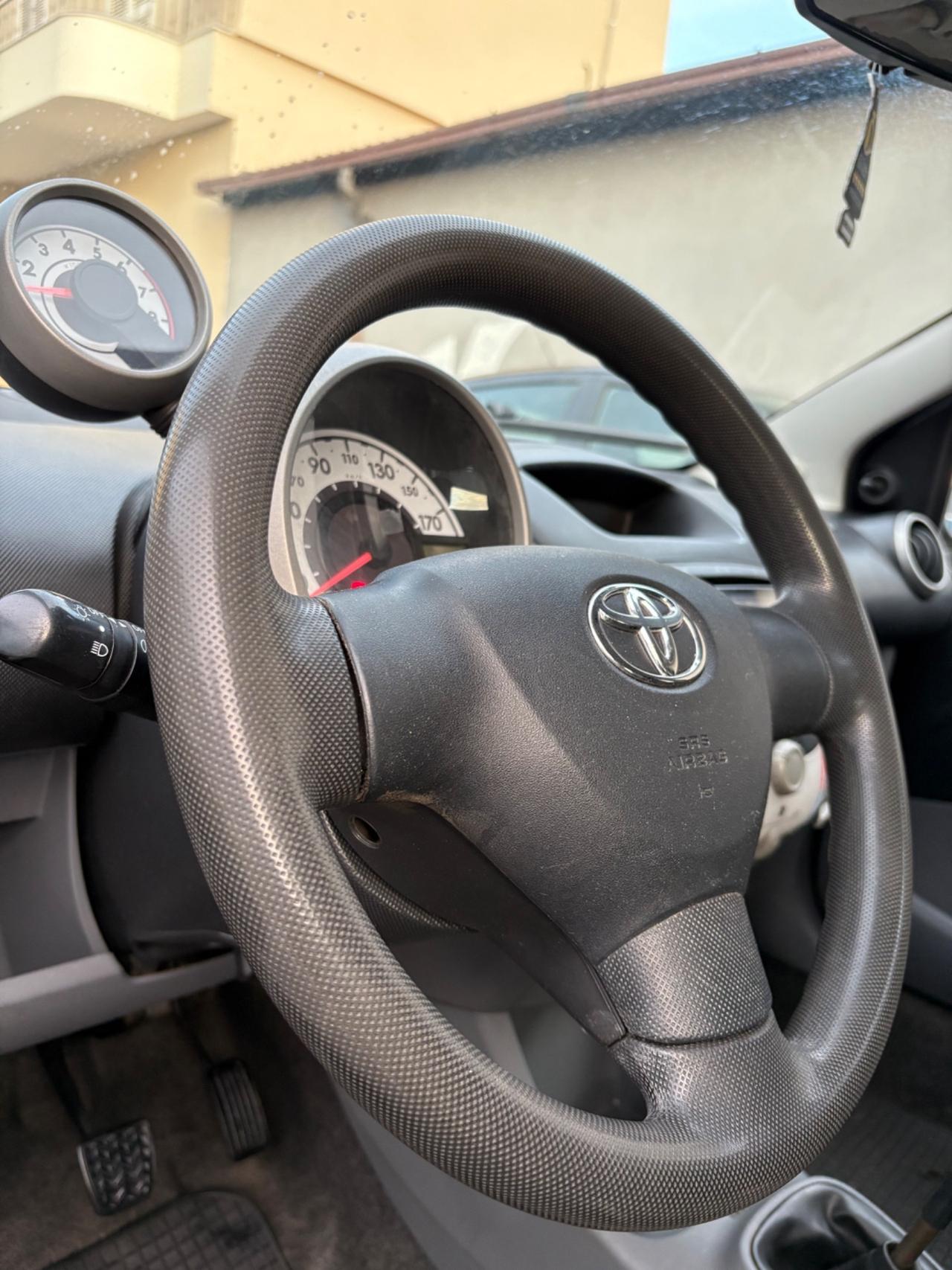 Toyota Aygo 1.0 benz. 5 porte splendide condizioni