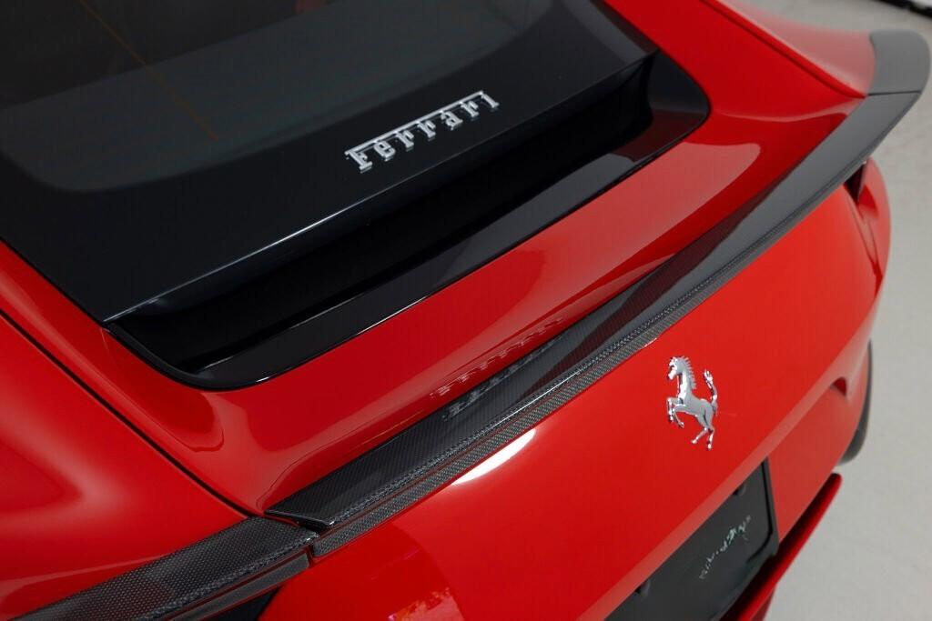 Ferrari 812 SUPERFAST - NOLEGGIO LUNGO TERMINE