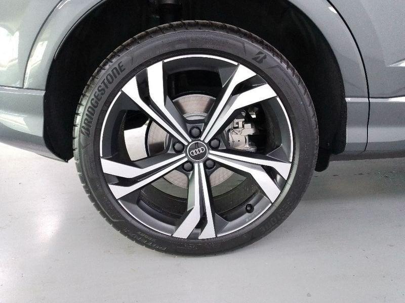 Audi Q3 Sportback 40 2.0 tdi Identity Black quattro 193cv s-tronic