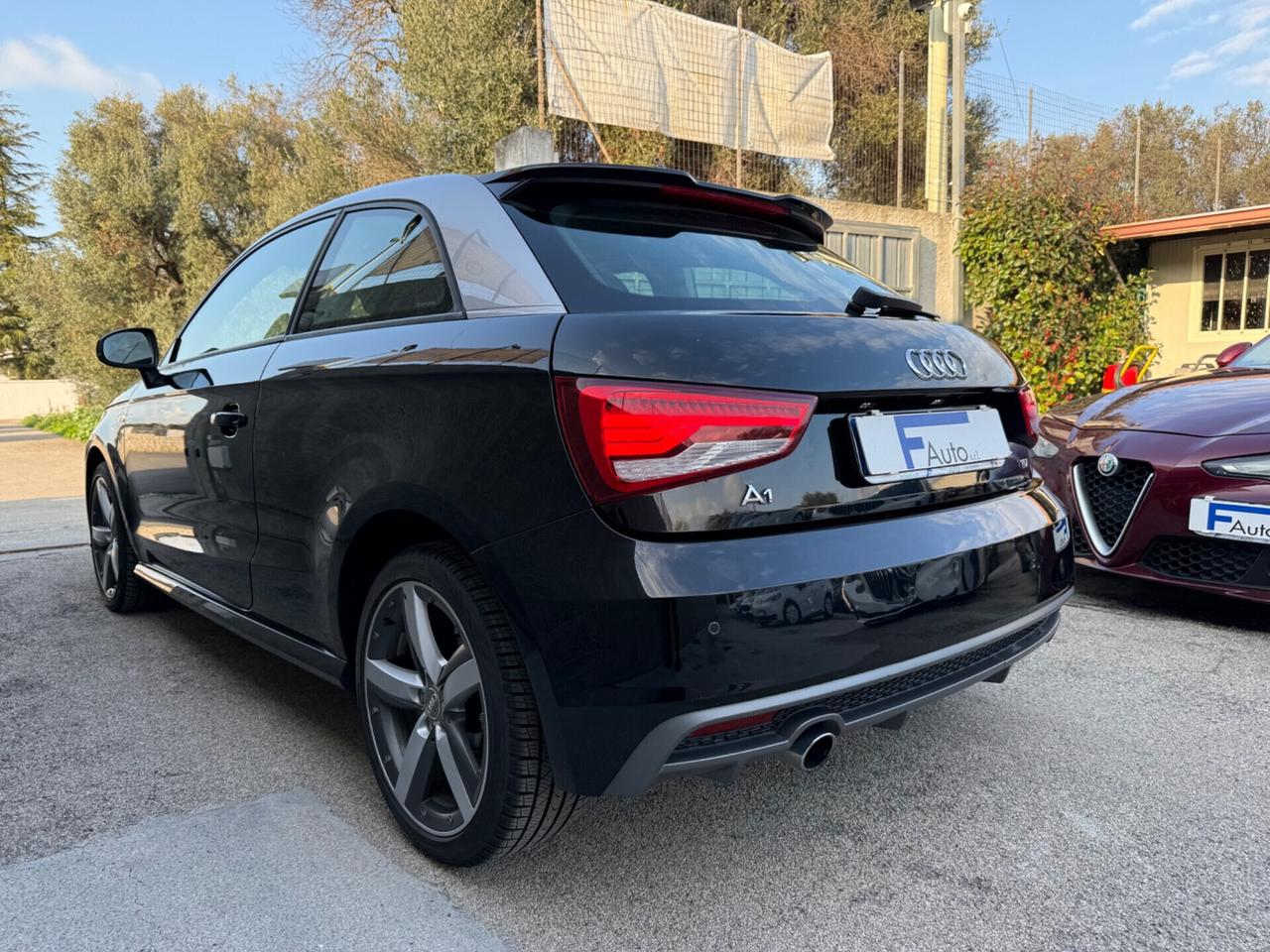 Audi A1 1.4 TDI S-Line Exterior,cerchi diamantati,Climatronic,ecc.