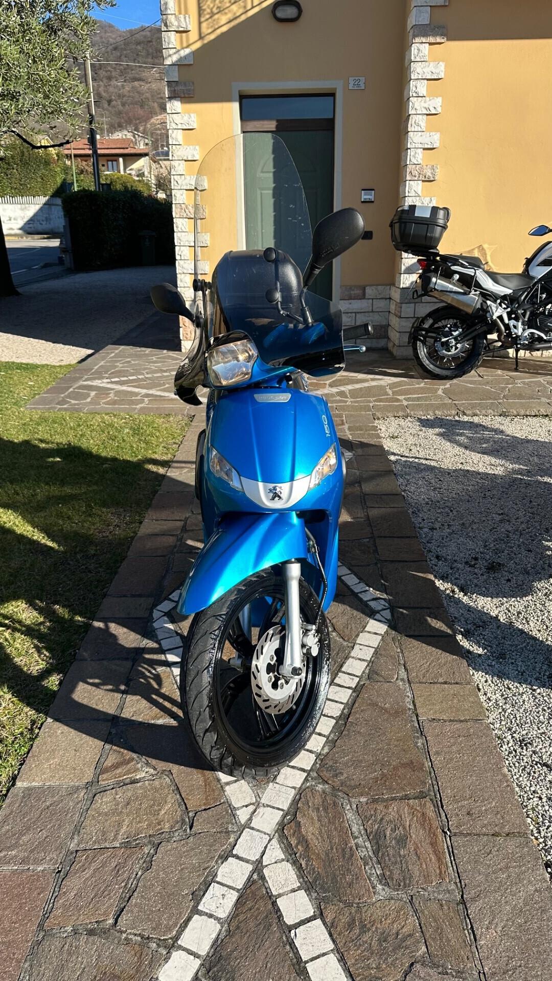 Peugeot Tweet Evo 2 150con Parabrezza e bauletto