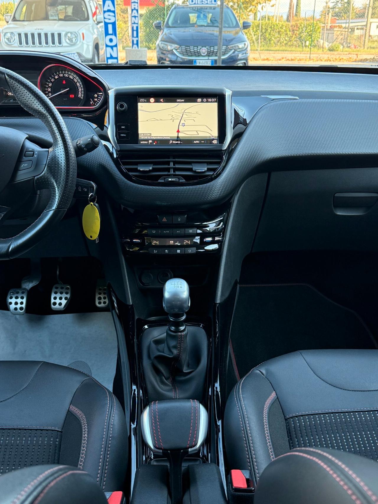 " UNA CHICCA " Peugeot 2008 Pure Turbo GT Line