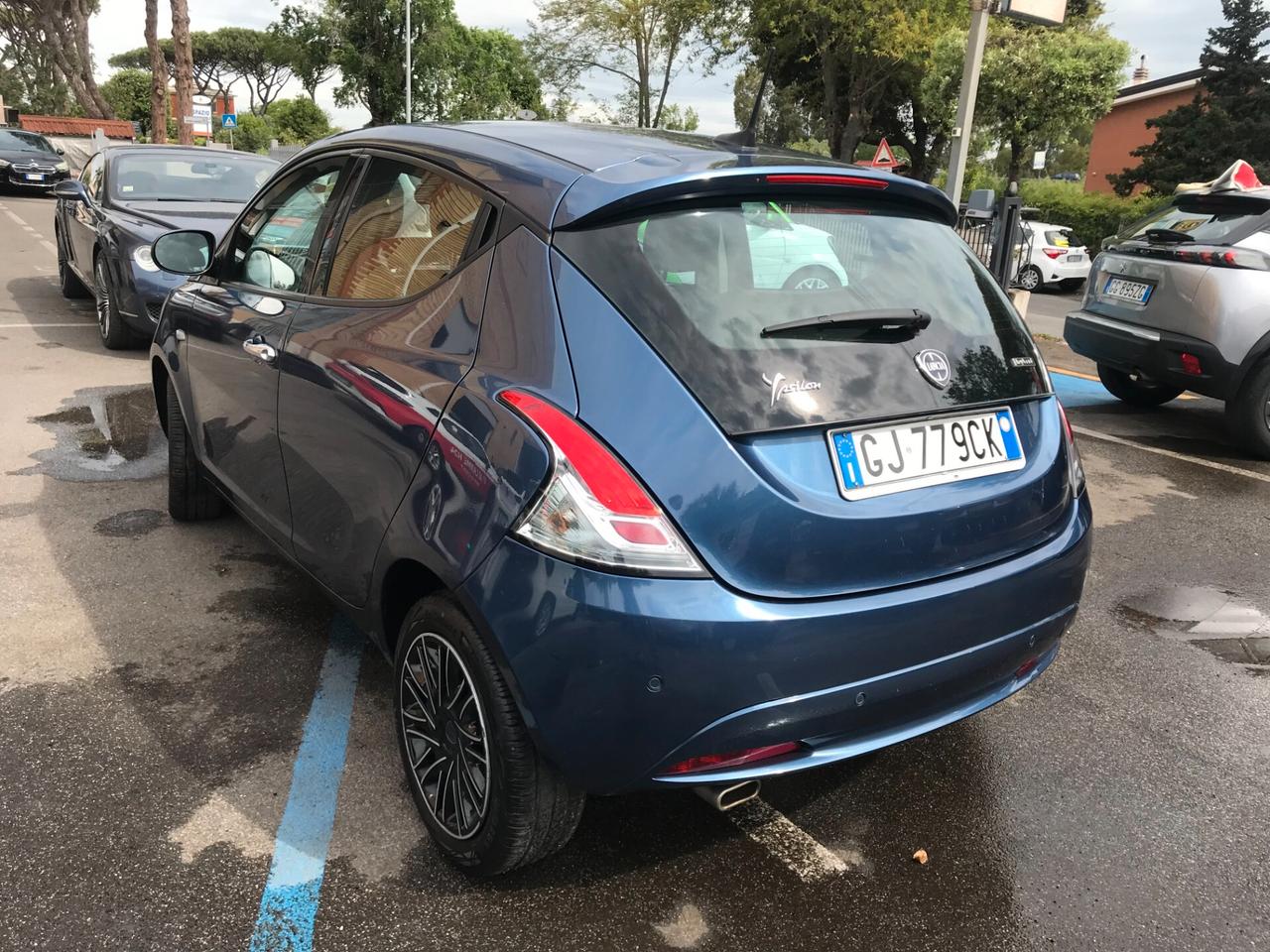 Lancia Ypsilon 1.0 FireFly 5 porte S&S Hybrid Ecochic Silver