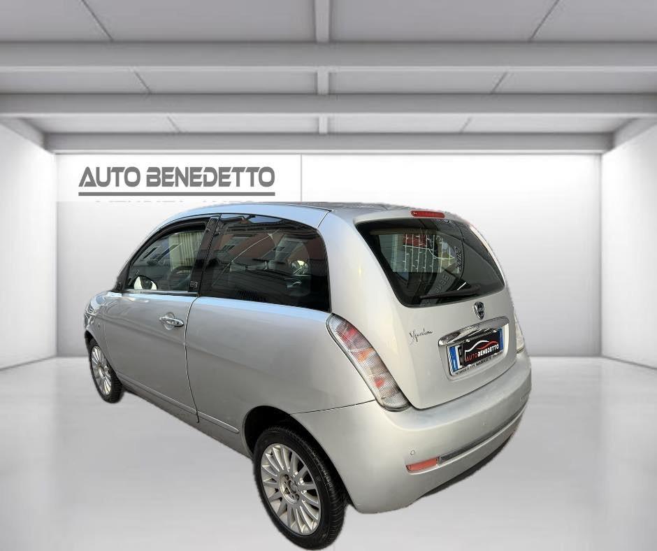 Lancia Ypsilon 1.2 69 CV Silver 10.2012