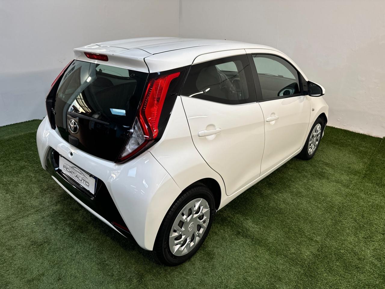 Aygo 5p 1.0 x-cite EURO6 AUTOMATICA TELECAMERA