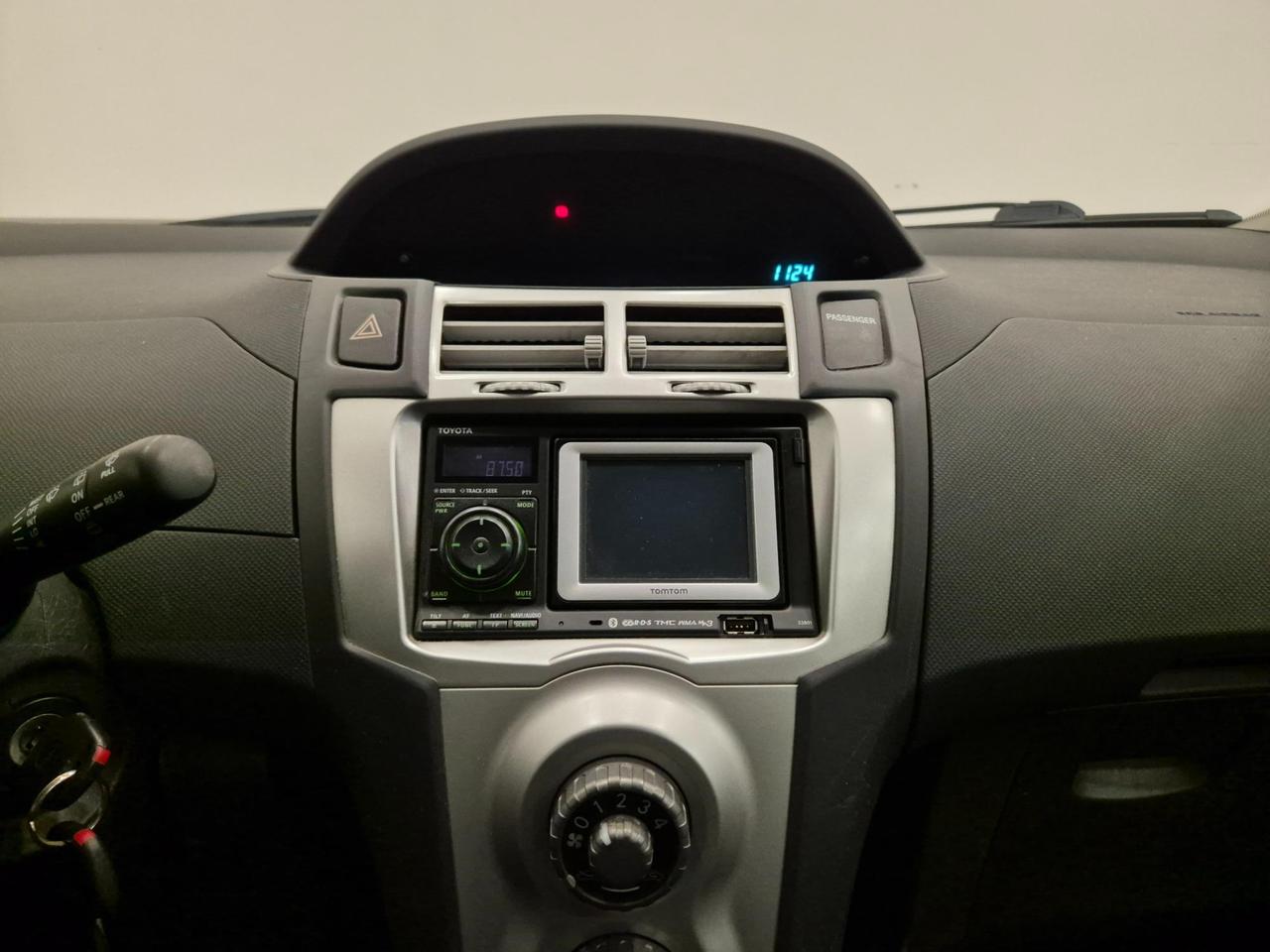 Toyota Yaris 5p 1.3 Navy - NEOPATENTATI - Navi - Clima