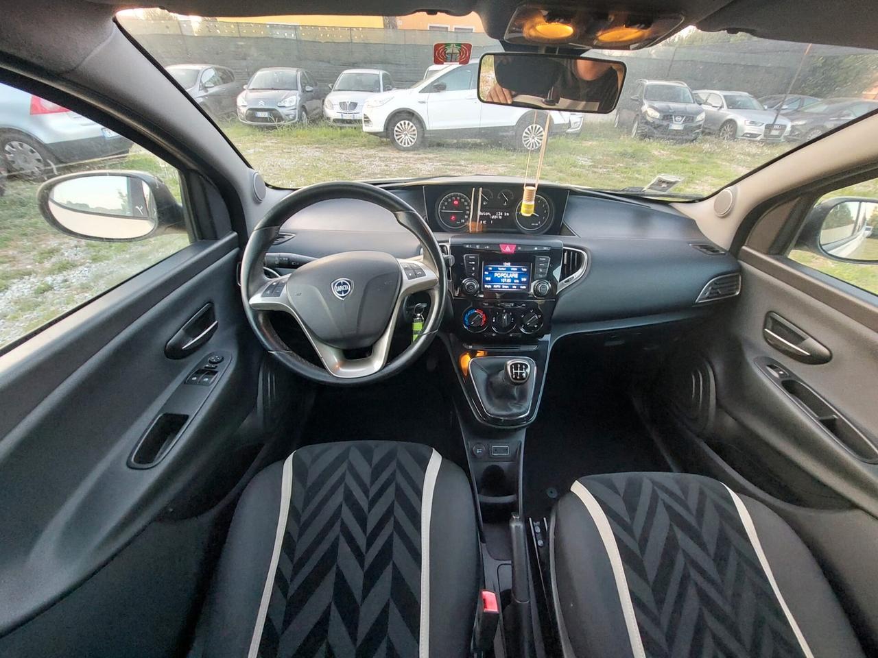Lancia Ypsilon 1.2 69 CV 5 porte Platinum