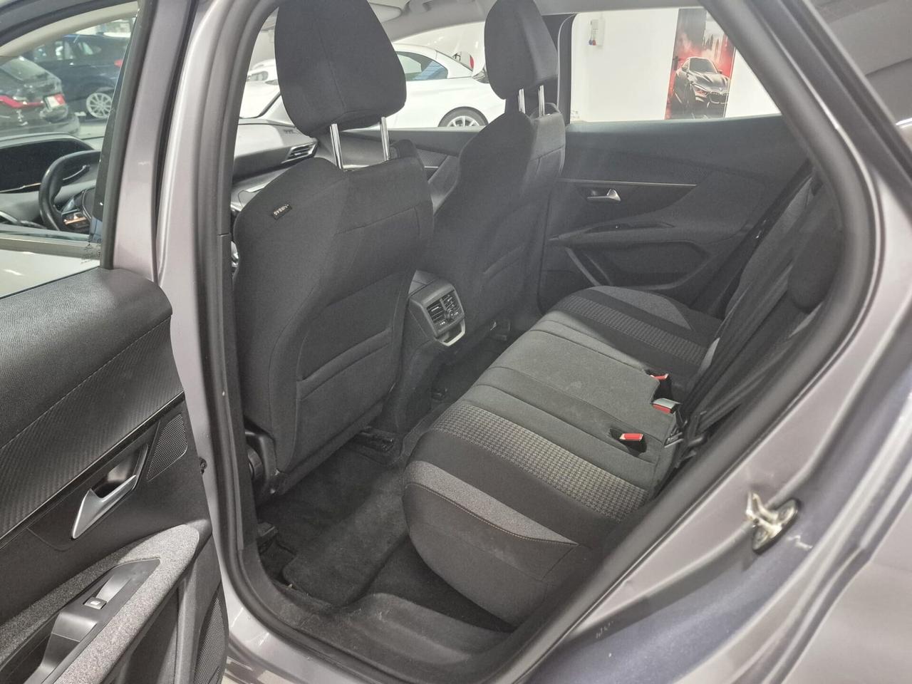 Peugeot 3008 BlueHDi 130 S&S EAT8 Active Business