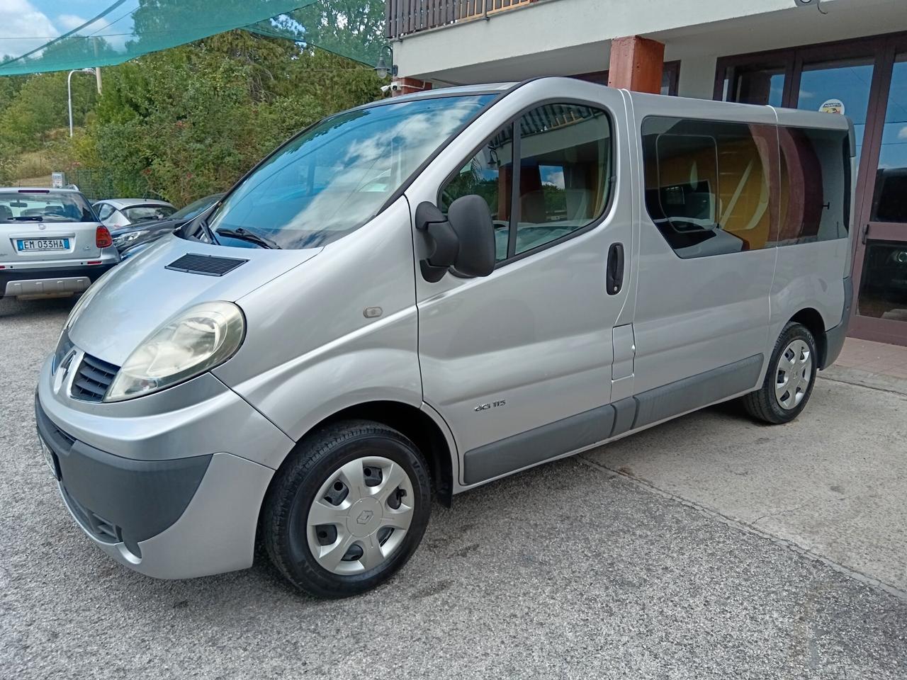 Renault Trafic 2.0 DCI 115CV 6 POSTI COMBI