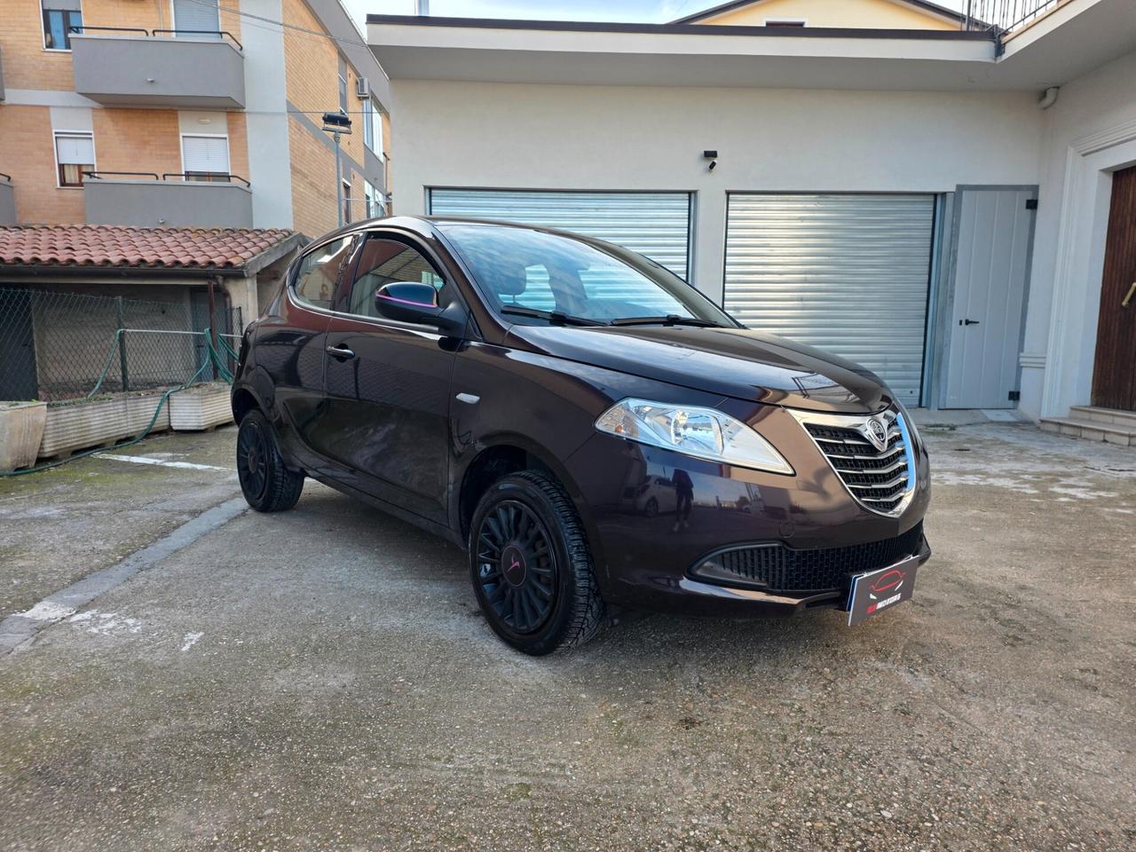 Lancia Ypsilon 0.9 TwinAir 85 CV 5 porte Metano Ecochic Elefantino