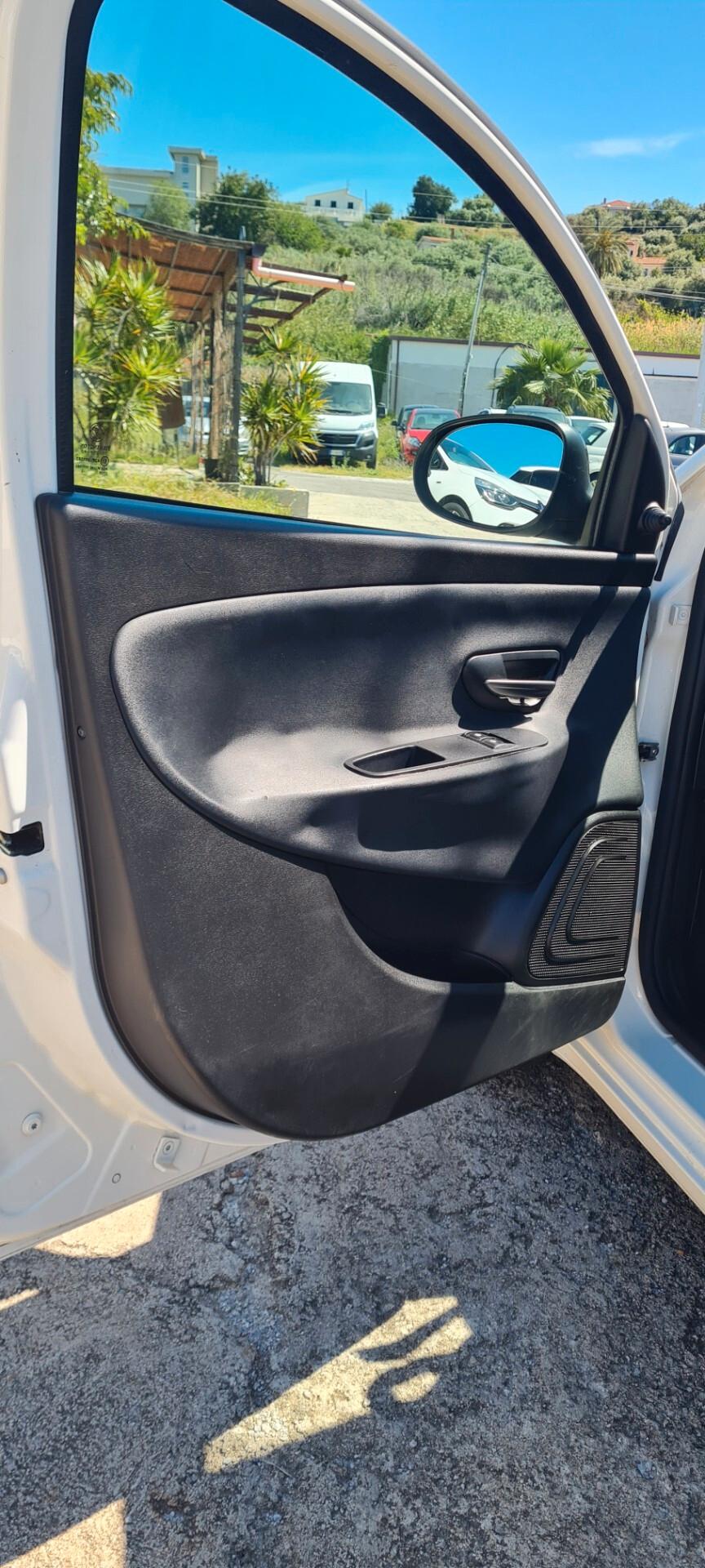 Lancia Ypsilon 1.3 MJT 16V 95 CV 5 porte 58.000 km