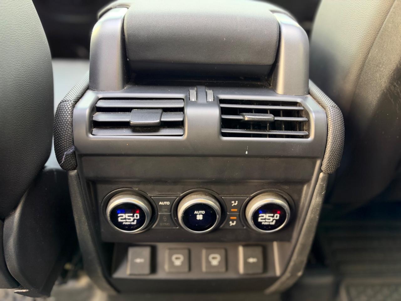 Land Rover Defender 110 3.0 l6 400 CV 7 POSTI !!!!!!