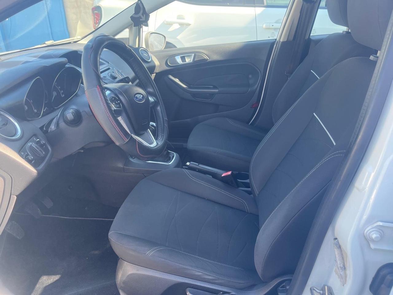 Ford fiesta 1.5 tdci-5 P-full/opt-2013